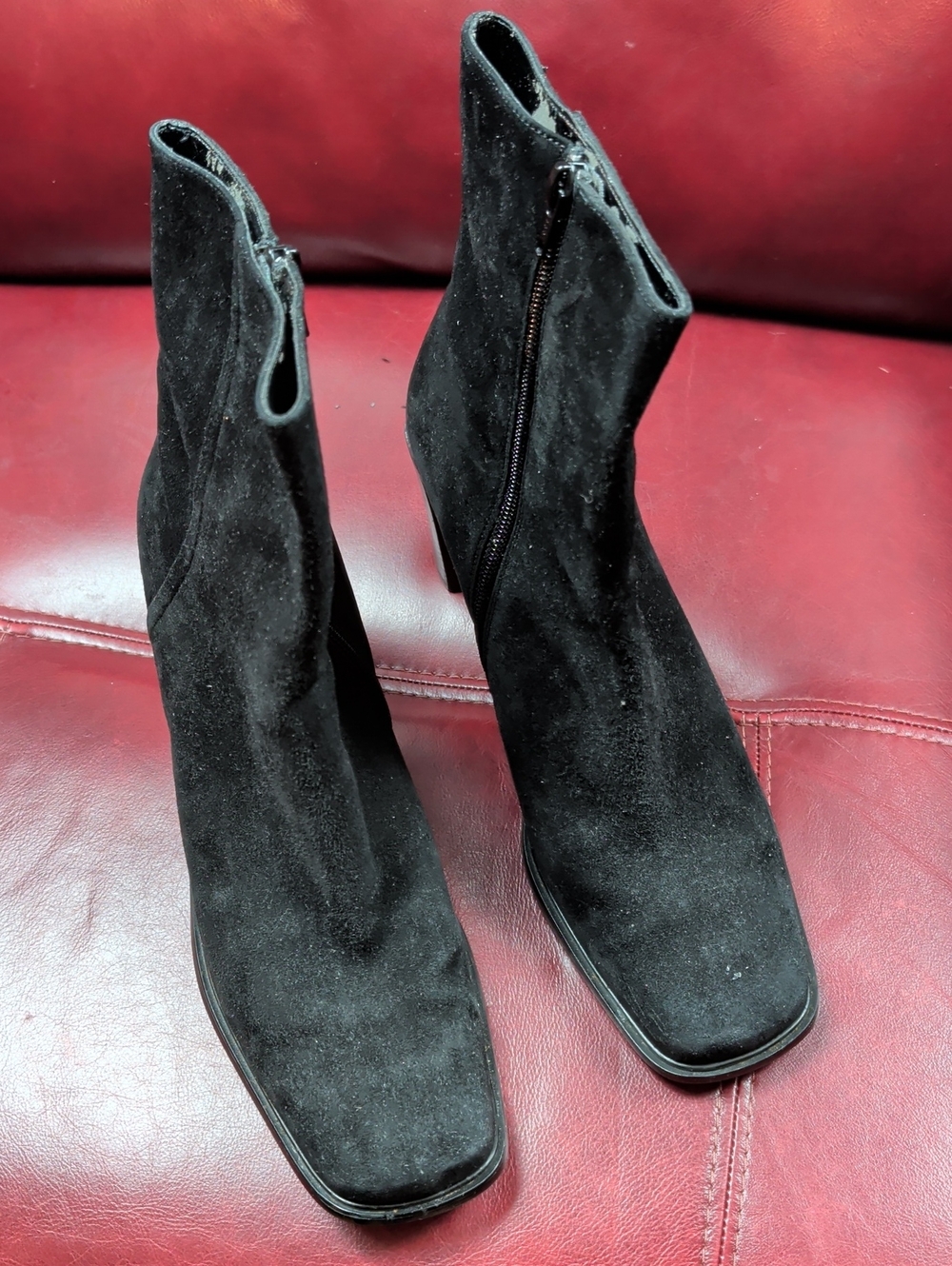 Lord & Taylor' Black Suede Ankle Boots with Block Heel Size 10 - Picture 3 of 7